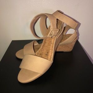Tan, open toe, small wedged sandals with buckle!